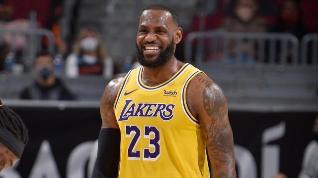 开云娱乐-36岁詹姆斯MVP赔率高居前列 最大竞争对手是他？