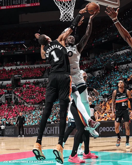 开云官网-DPOY!文班系列赛送出22记盖帽,而森林狼面对他仅命中19球